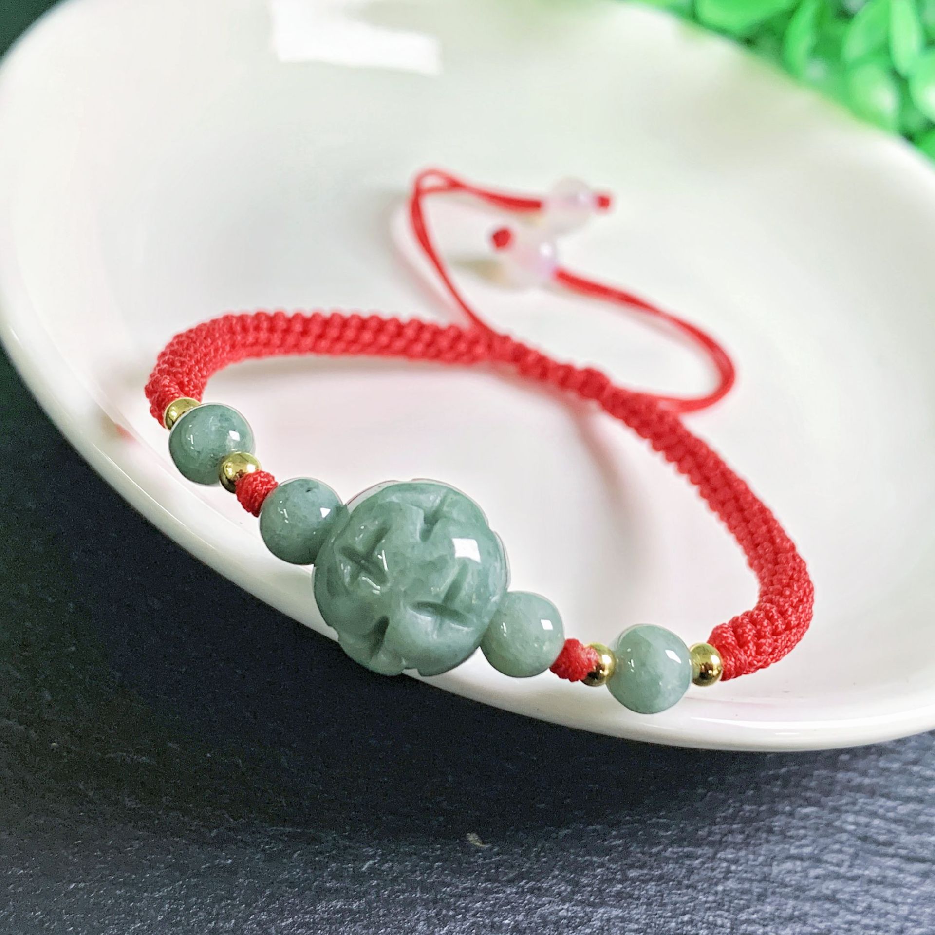 Beading - Un Bracelet de perles sculptées en